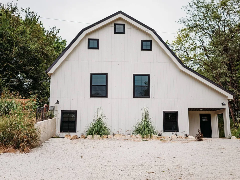 19920 Barn Northwest Farley Hampton Rd