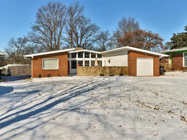 939 Dalkeith Ln, Saint Louis, MO 63132