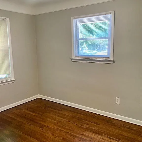 340 E Maxlow Ave — Photo 8