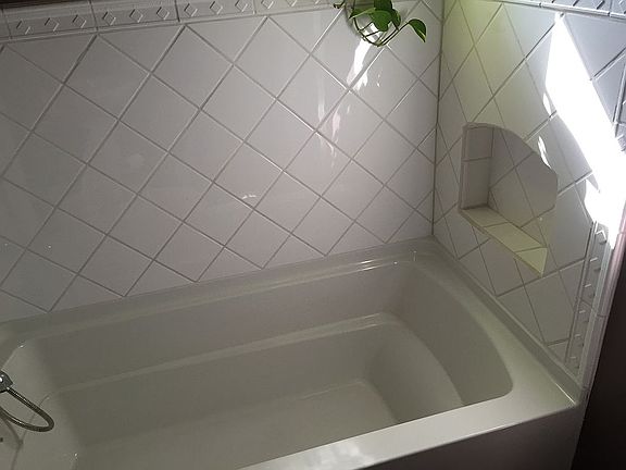 Upstairs tub 