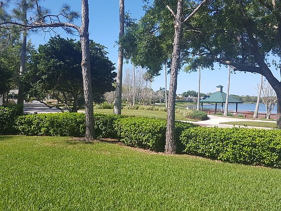 3rd image of 8320 Idlewood Ct