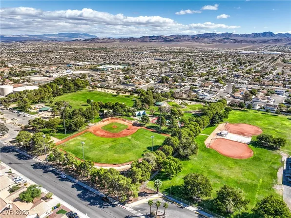 692 Skyline Rd, Henderson, NV 89002