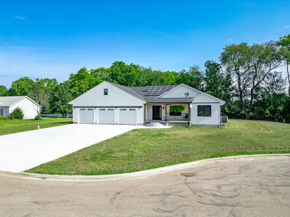 102 Sunset Ln, Prophetstown, IL 61277