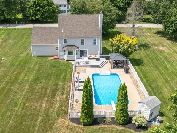 42 Naticook Avenue, Litchfield, NH 03052