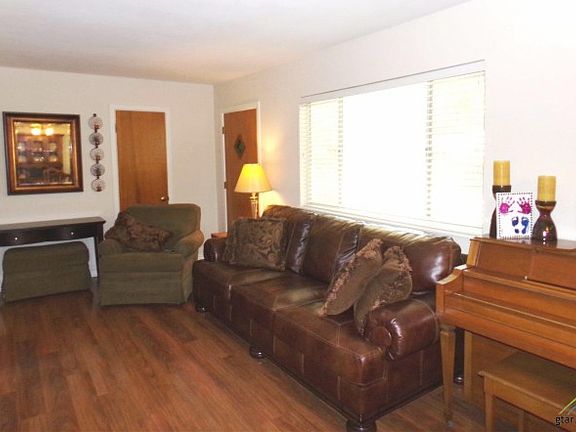 5th image of 2826 Rollingwood Dr