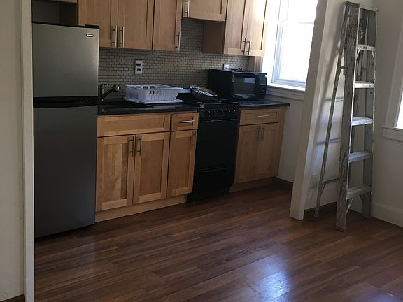 2nd image of 2318 28th St #1