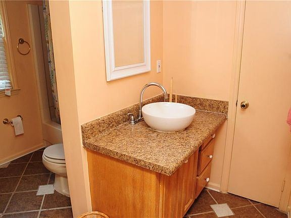 5th image of 4012 Wexford Dr