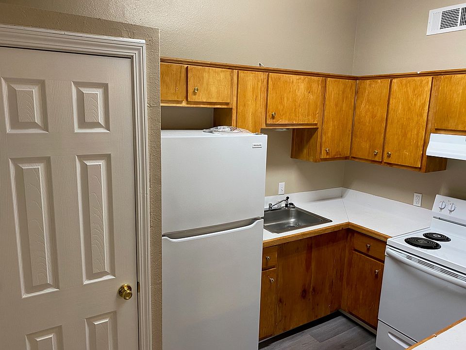 2nd image of 213 Daniel St #B