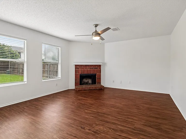 2217 Bradford Pear Dr — Photo 5