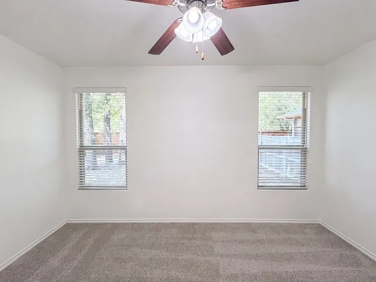 1008 Edgewater Dr — Photo 7