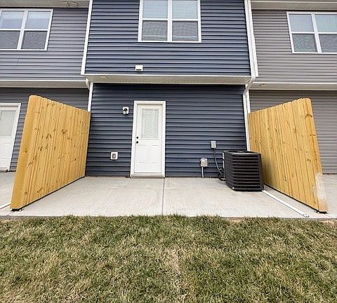 2nd image of 144 Front Ridge Cir