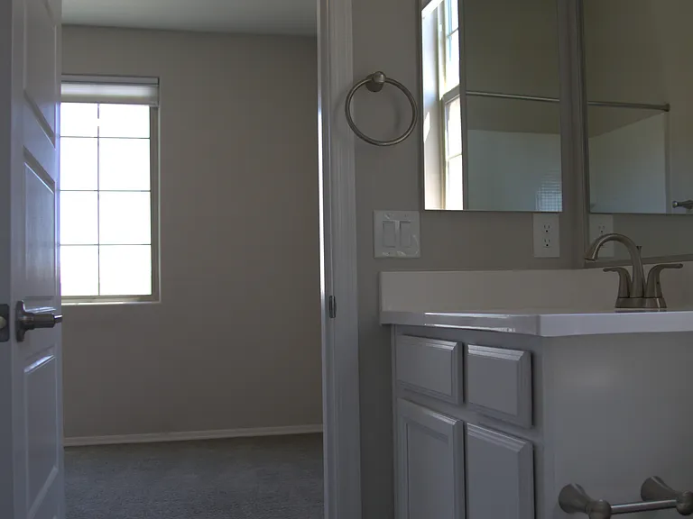 1676 E Hampton Ln — Photo 30