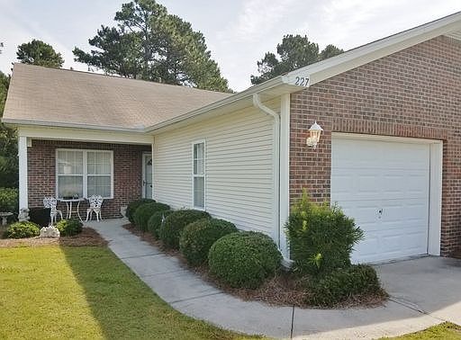 2nd image of 227 Wayneridge Ct