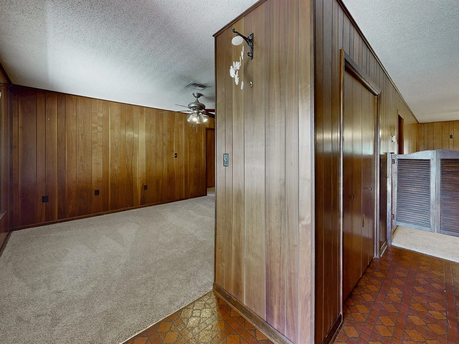 3 bed, 2.0 bath, 1667 sqft, $1,400 — Photo 2