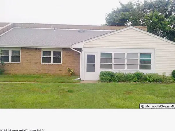 28 Riveredge Dr, Brick, NJ 08724