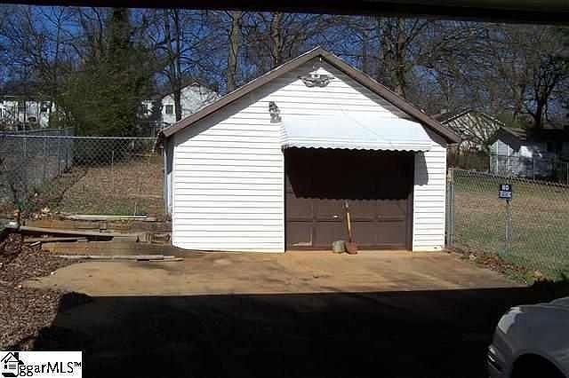 One car garage