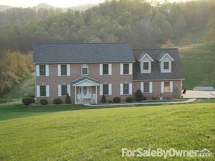 1st image of 425 Lanham Ln
