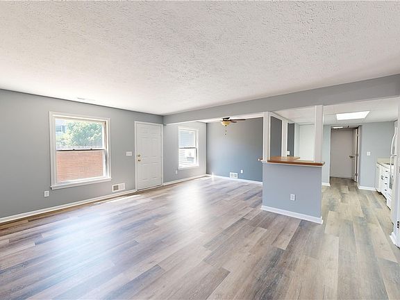 3rd image of 137 Monmouth Ct