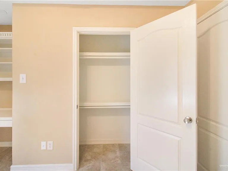 3504 N Champagne Dr — Photo 17