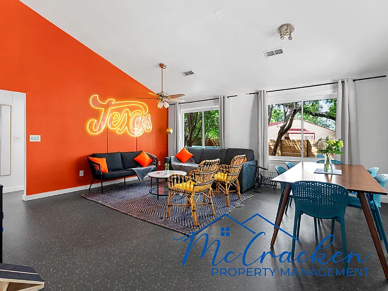 809 Nile St — Photo 2