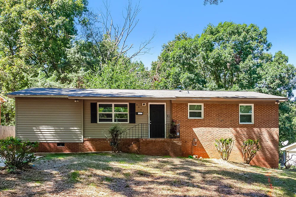 4 bed, 1.5 bath, 1316 sqft, $2,070 — Photo 1