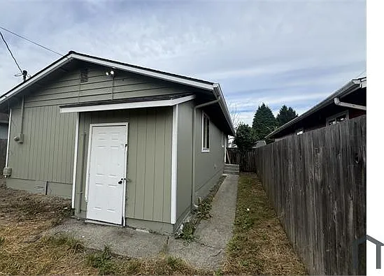 270 Beech St — Photo 10