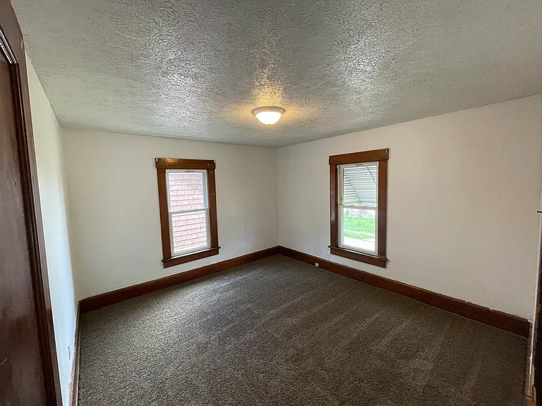 927 Clinton Ave SW — Photo 8