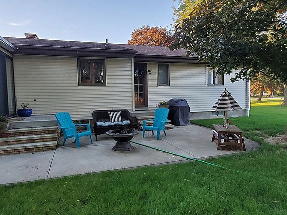2nd image of 9462 Charron Dr