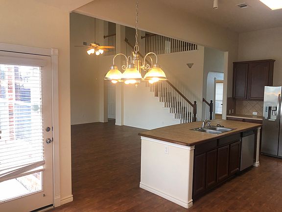 5th image of 732 Bur Oak Dr