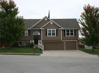 1306 NW Sycamore Dr, Grain Valley, MO 64029