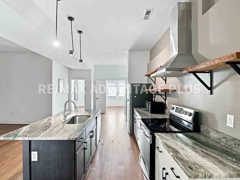 142 N Main St — Photo 25