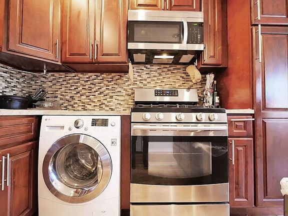 2nd image of 43 Saint Johns Pl #4