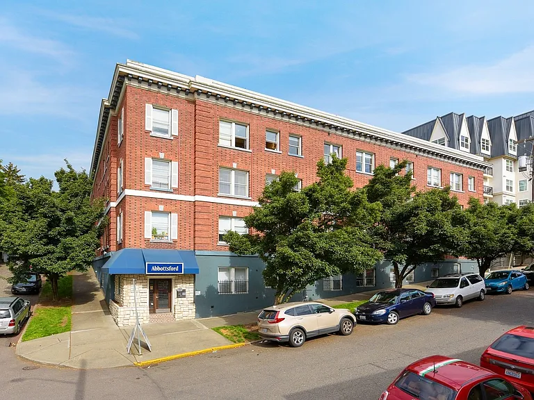 Abbottsford Apartments — Photo 21