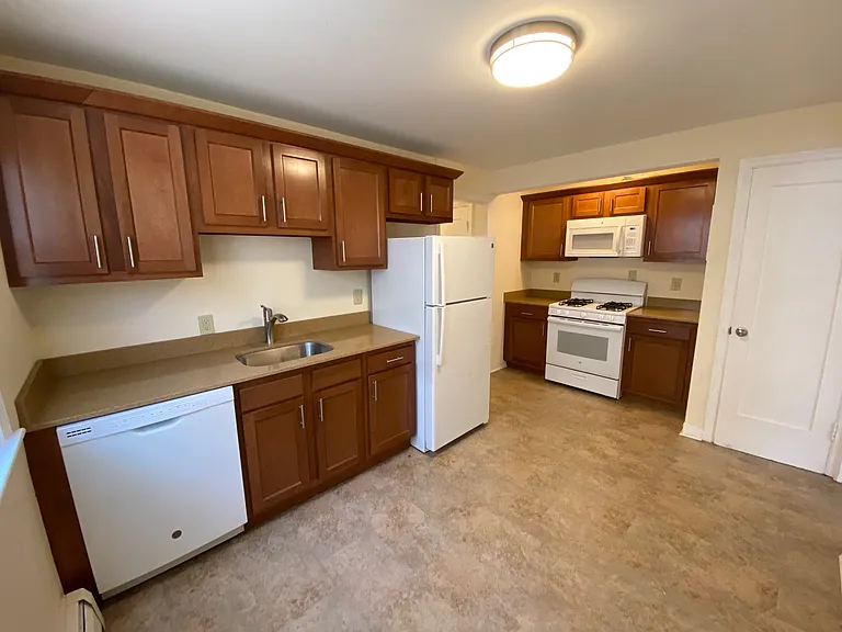 117 Sheldon Ter #2L — Photo 6