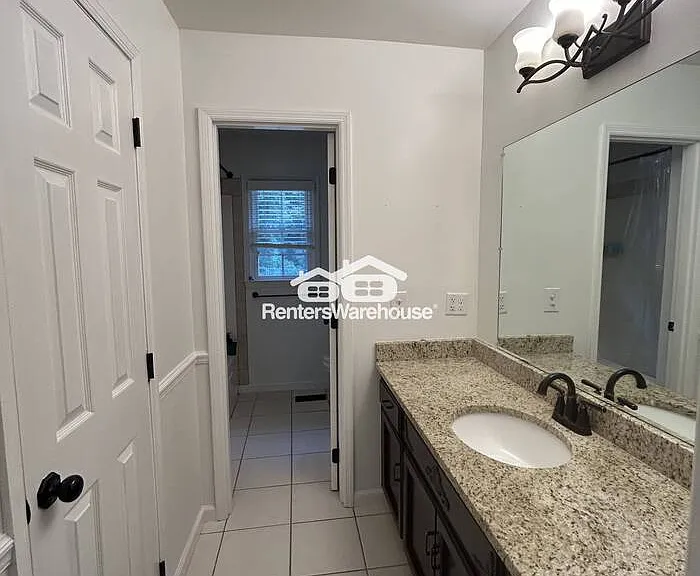 2501 Crestwood Cir — Photo 13