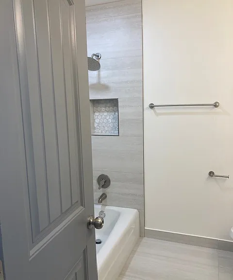Clean shared bathroom with tub/shower combination