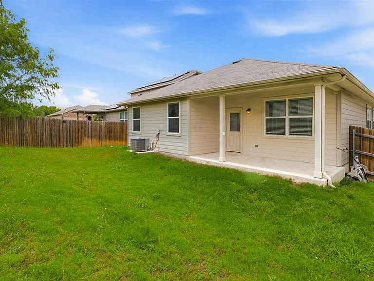 106 Lullaby Dr — Photo 26