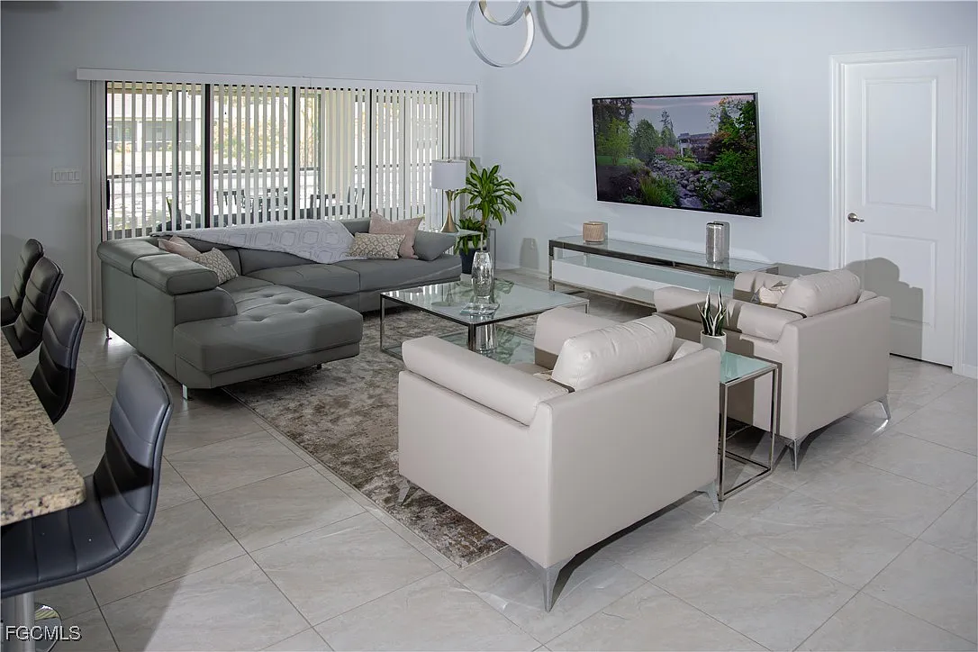 4 bed, 3.0 bath, 2211 sqft, $2,800 — Photo 1