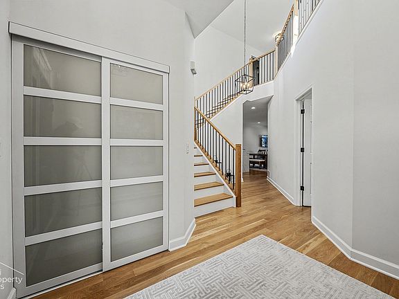 4th image of 281 Hickory Ln