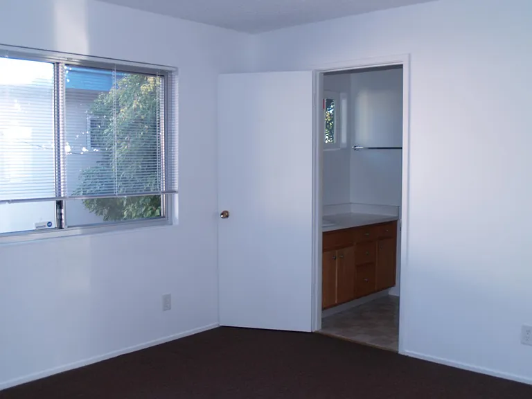 bedroom 3 suite (with bathroom)