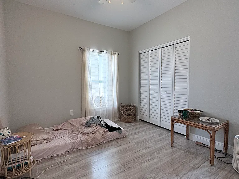 3203 E Diana St — Photo 9