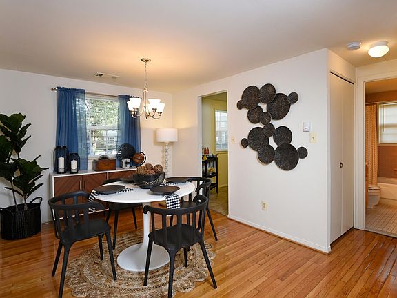 3rd image of 24 Colony Hill Ct #C0050005