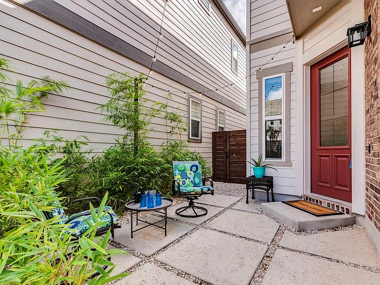 10202 Cienega Cv — Photo 1