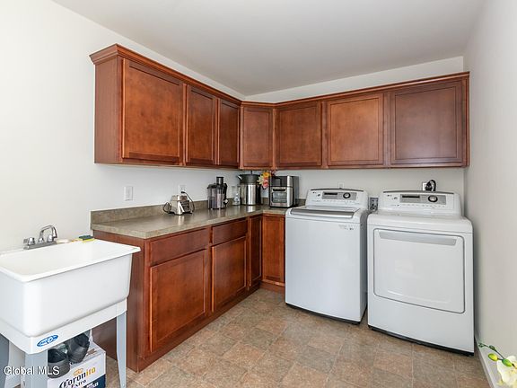 5th image of 27 Edward St