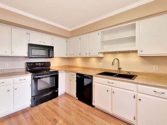 5th image of 2243 N Bramblewood St APT 902