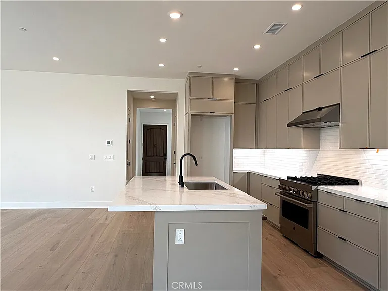 208 Maricopa — Photo 5