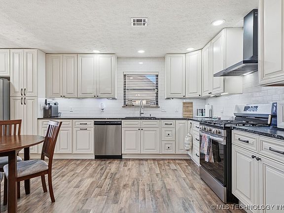 5th image of 2603 S 108th East Ave