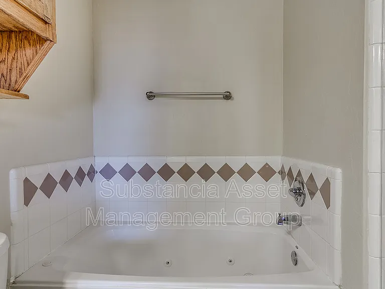 901 NE 26th Ct — Photo 18