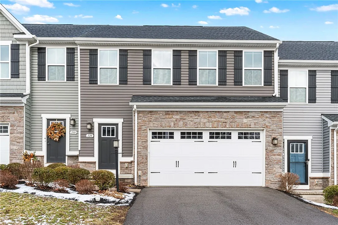 228 Frances Ln photo 1