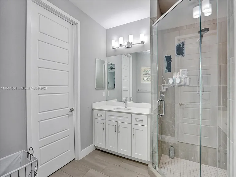 1236 SW 4th Ave — Photo 5
